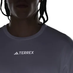 Camiseta Adidas Terrex Multi -Equipo Al Aire Libre adidas hm4047 9 apparel on model detail view 3 white nw032724