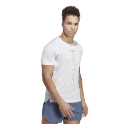 Camiseta Adidas Terrex Agravic -Equipo Al Aire Libre adidas ht9442 6 apparel on model walking view white