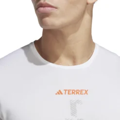Camiseta Adidas Terrex Agravic -Equipo Al Aire Libre adidas ht9442 9 apparel on model detail view 3 white
