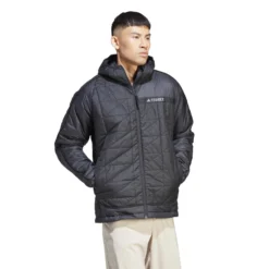 Plumífero Con Capucha Adidas Terrex Multi Insulation -Equipo Al Aire Libre adidas ib4190 7 apparel on model walking view white