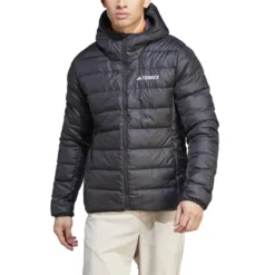 Plumífero Ligera Con Capucha Adidas Terrex Multi -Equipo Al Aire Libre adidas ip6038 4 apparel on model front view white bv